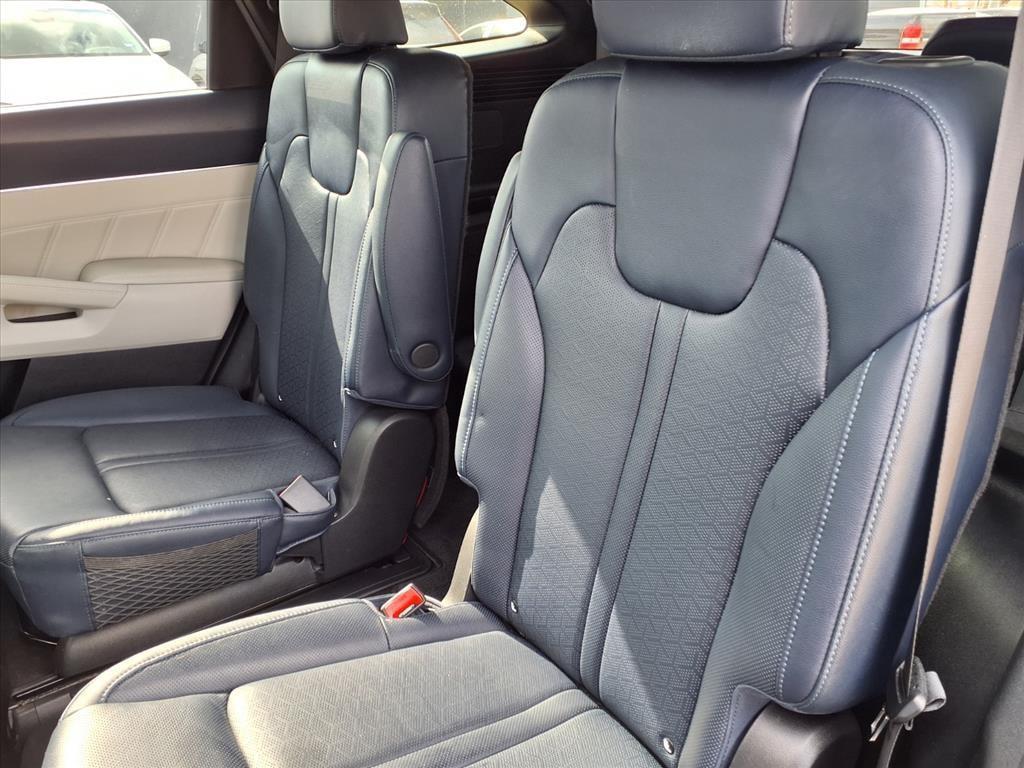 used 2022 Kia Sorento Plug-In Hybrid car, priced at $23,900