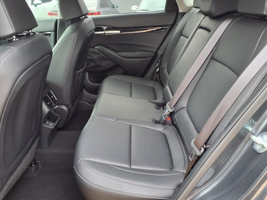 used 2025 Kia Seltos car, priced at $26,400