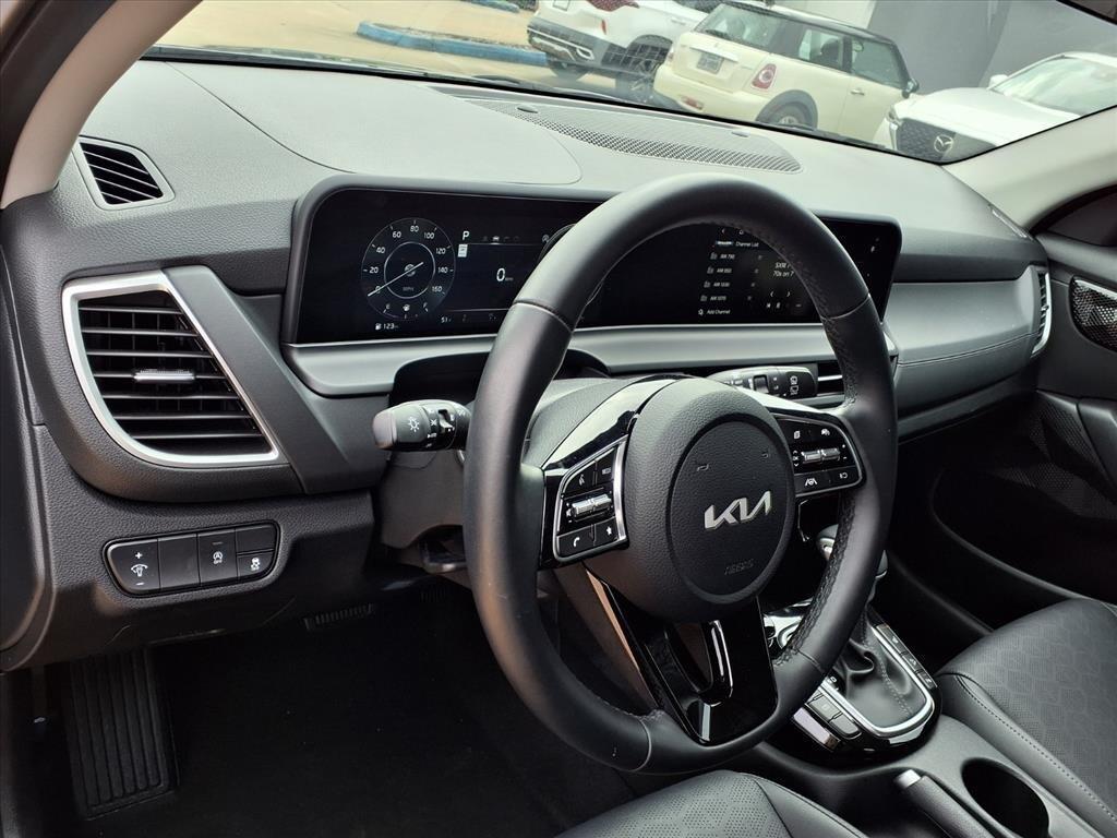 used 2025 Kia Seltos car, priced at $26,400