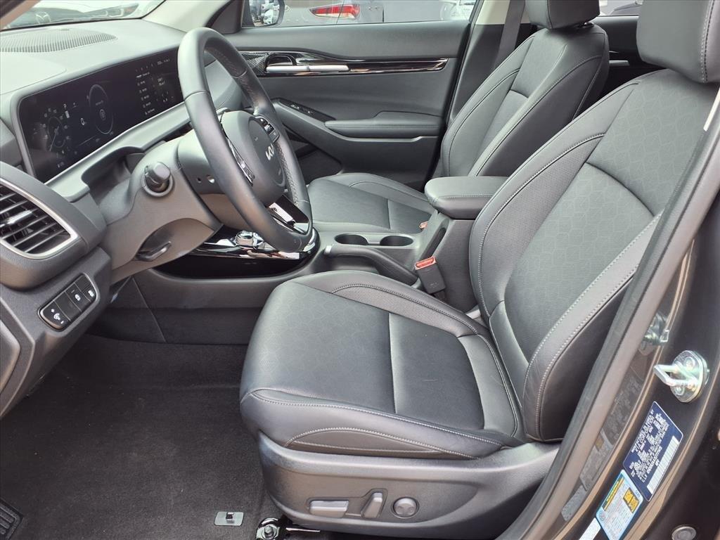 used 2025 Kia Seltos car, priced at $26,400