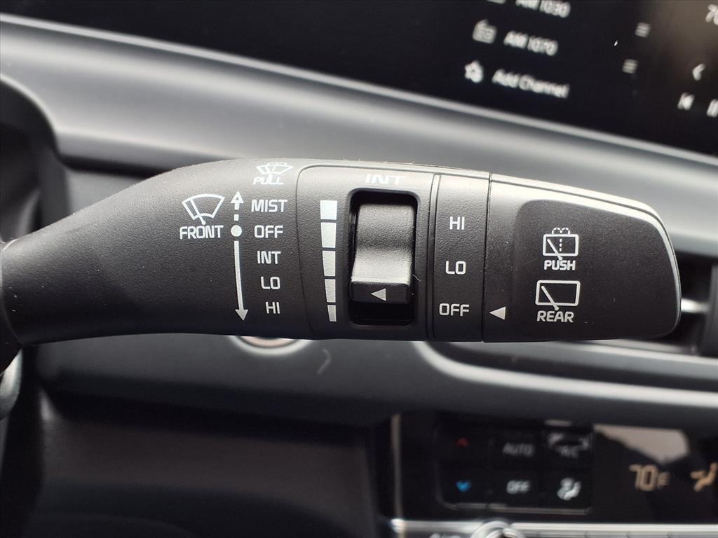 used 2025 Kia Seltos car, priced at $26,400