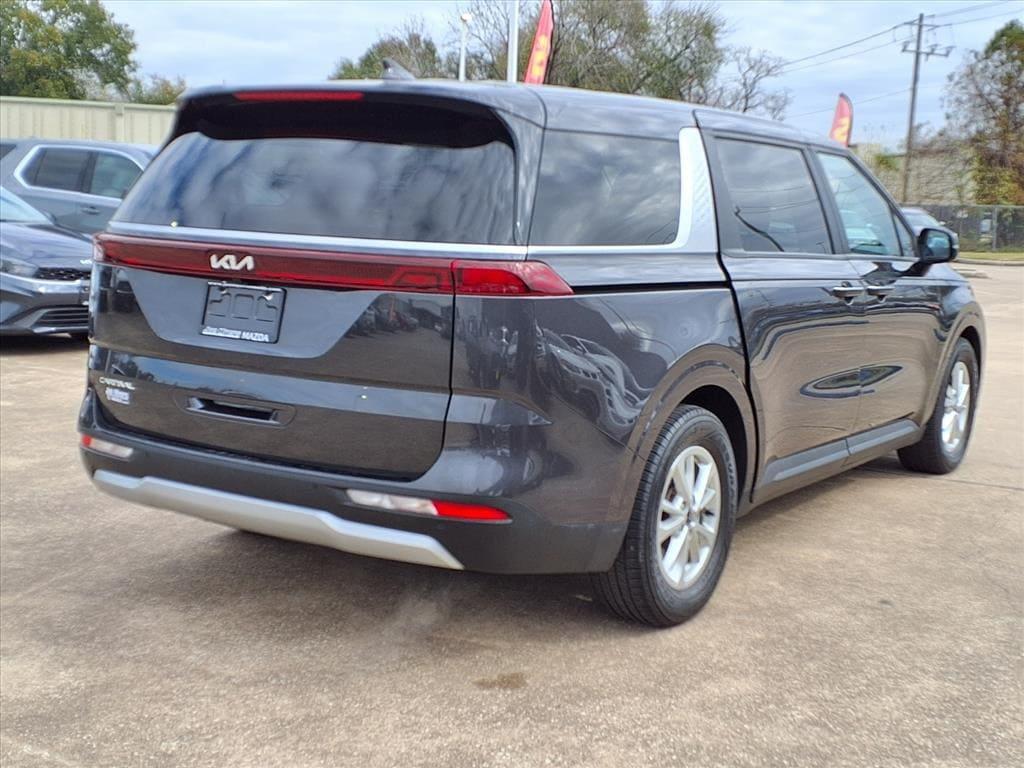 used 2024 Kia Carnival car, priced at $28,500