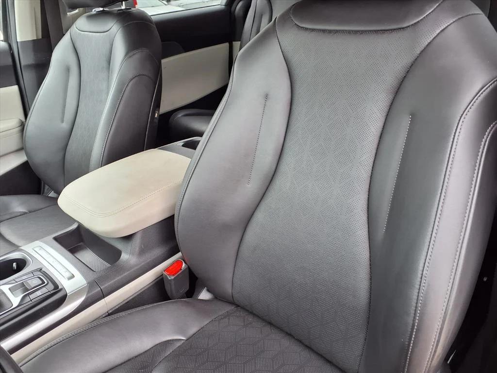 used 2024 Kia Carnival car, priced at $28,500