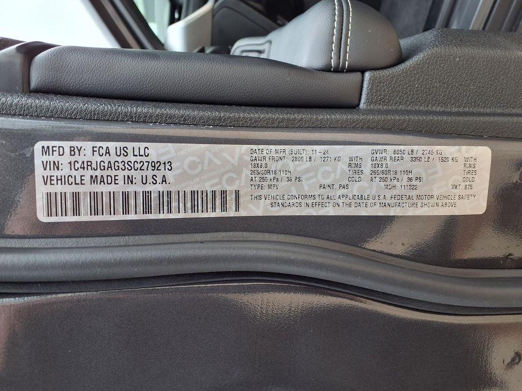 used 2025 Jeep Grand Cherokee car, priced at $29,900