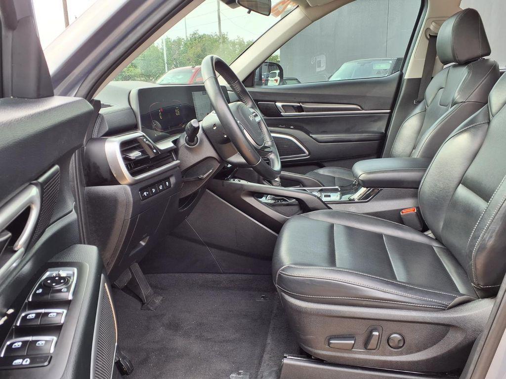 used 2025 Kia Telluride car, priced at $35,300