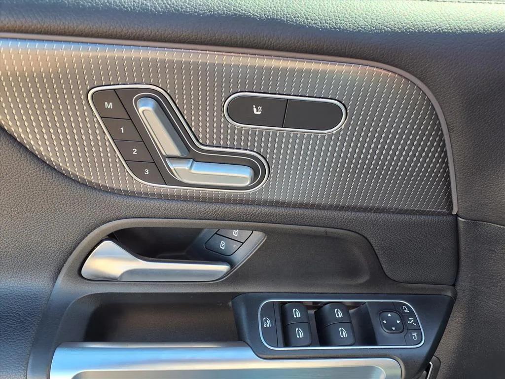 used 2021 Mercedes-Benz GLB 250 car, priced at $25,900