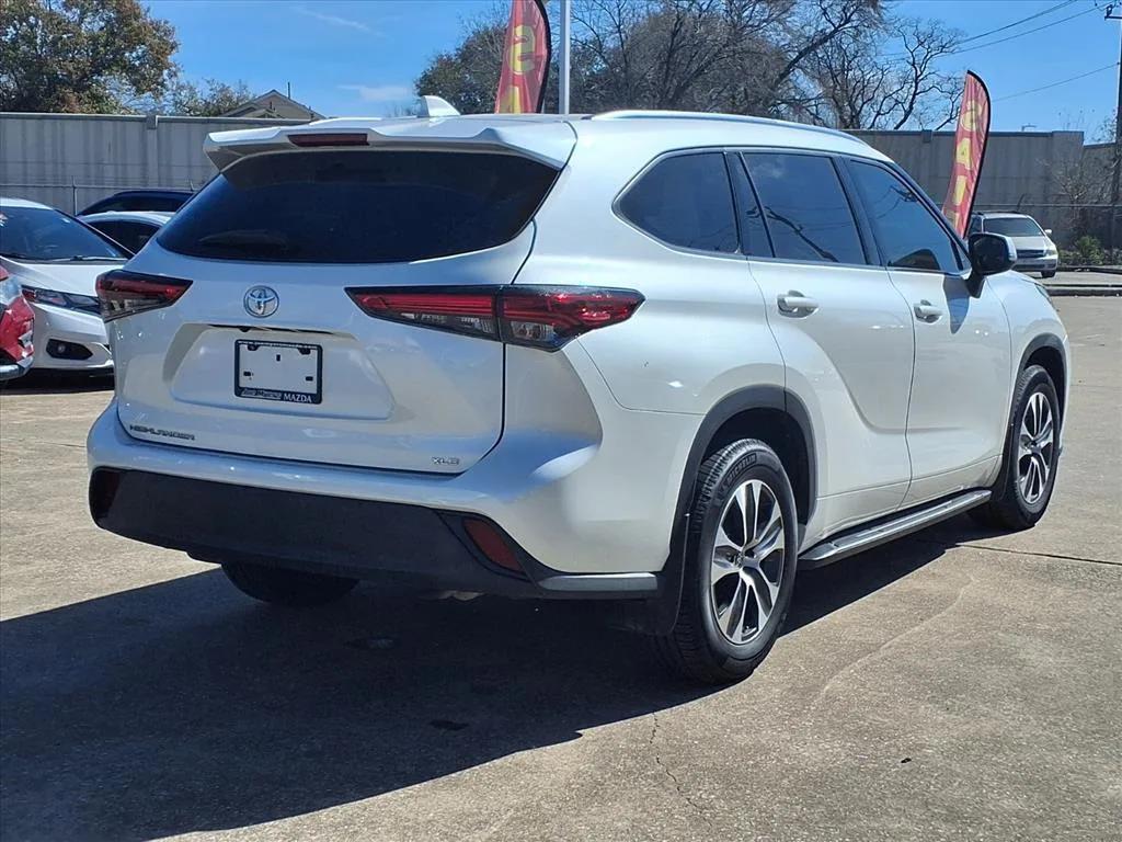 used 2020 Toyota Highlander car, priced at $27,900