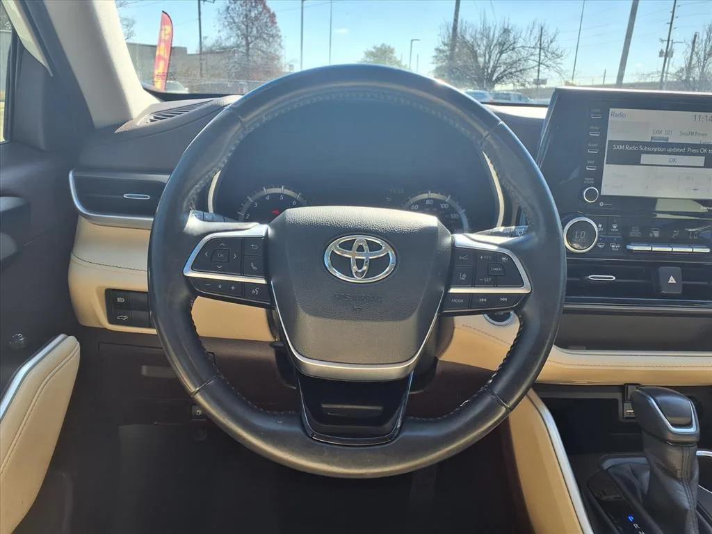 used 2020 Toyota Highlander car, priced at $27,900