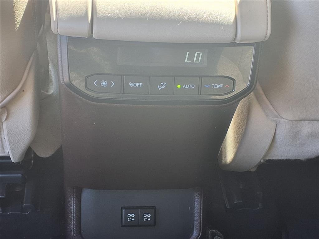 used 2020 Toyota Highlander car, priced at $27,900