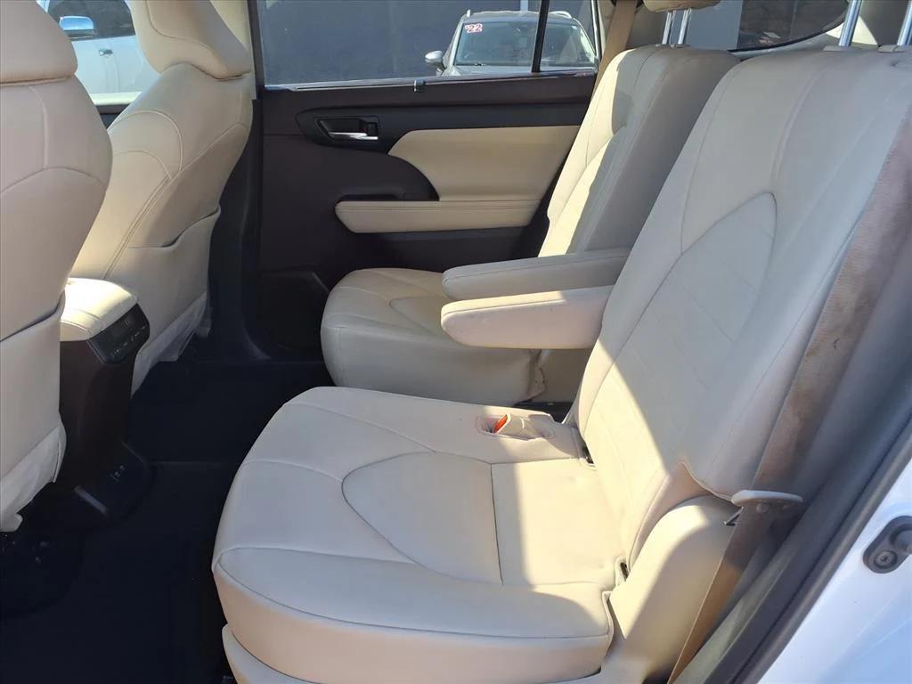 used 2020 Toyota Highlander car, priced at $27,900