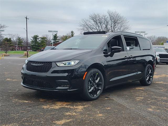 new 2026 Chrysler Pacifica car, priced at $52,545