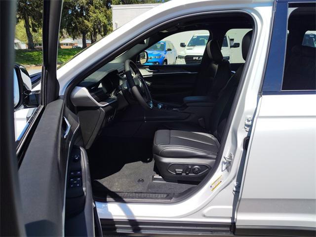 new 2025 Jeep Grand Cherokee car, priced at $43,237