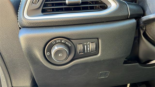 new 2025 Chrysler Pacifica car, priced at $47,587