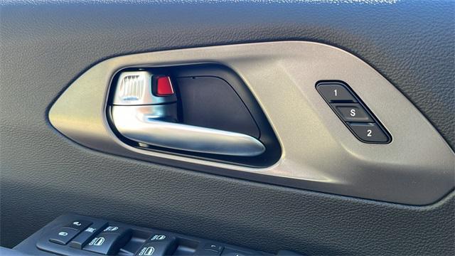 new 2025 Chrysler Pacifica car, priced at $47,587