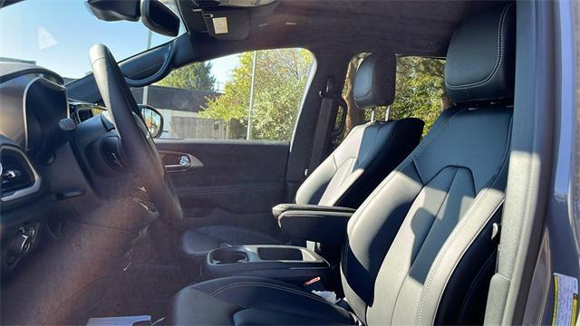 new 2025 Chrysler Pacifica car, priced at $47,587
