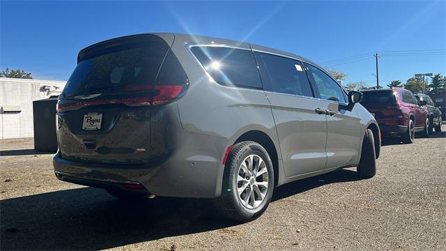 new 2025 Chrysler Pacifica car, priced at $47,587