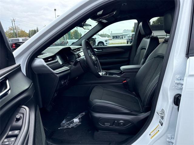 new 2025 Jeep Grand Cherokee car, priced at $44,525