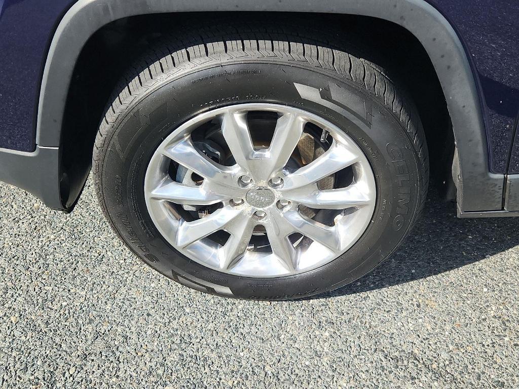 used 2015 Jeep Cherokee car, priced at $10,000