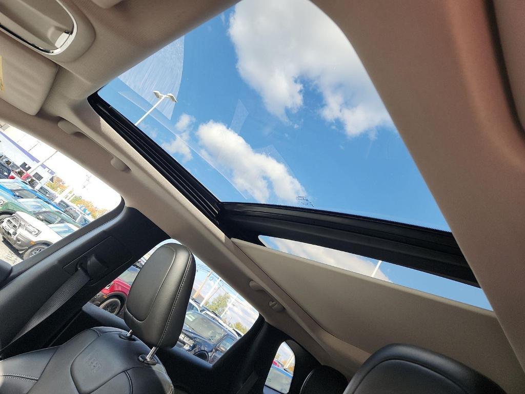 used 2015 Jeep Cherokee car, priced at $10,000