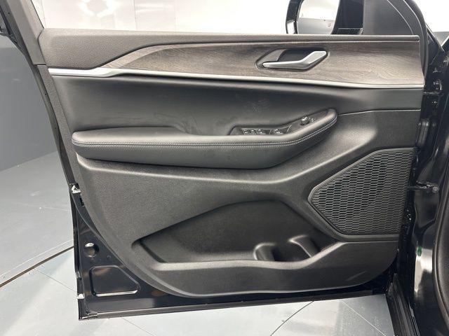 new 2026 Jeep Grand Cherokee car, priced at $42,618