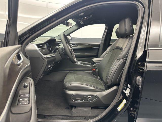 new 2026 Jeep Grand Cherokee car, priced at $42,618