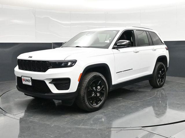 used 2025 Jeep Grand Cherokee car, priced at $35,372