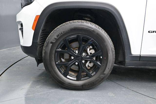 used 2025 Jeep Grand Cherokee car, priced at $35,372