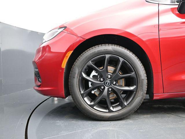 new 2026 Chrysler Pacifica car, priced at $49,087