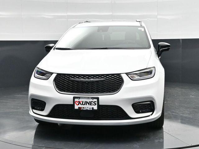 new 2026 Chrysler Pacifica car, priced at $47,169