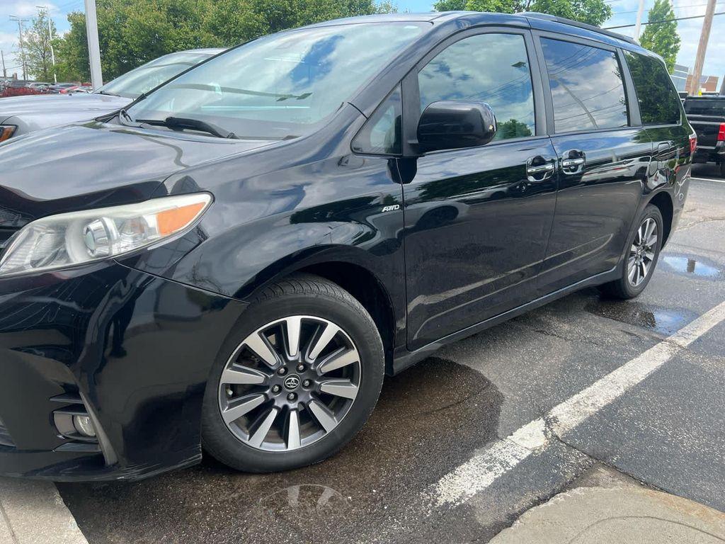 used 2018 Toyota Sienna car