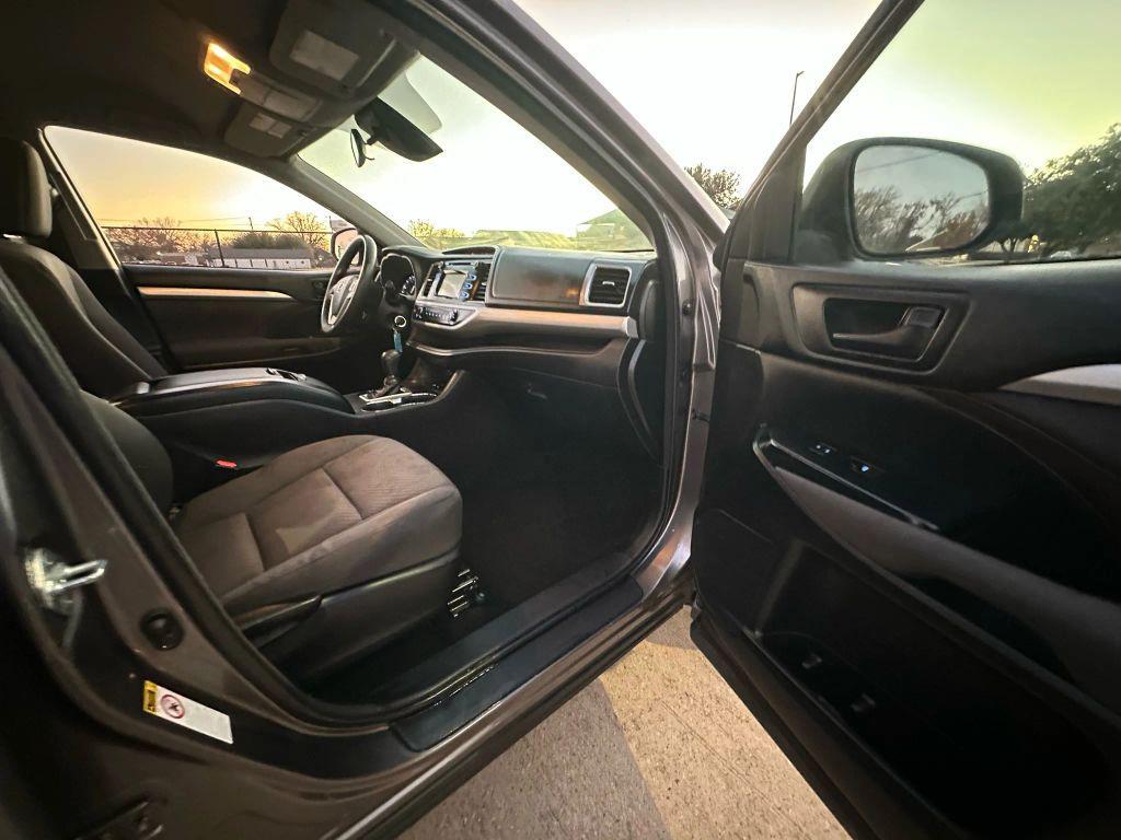 used 2018 Toyota Highlander car, priced at $13,850