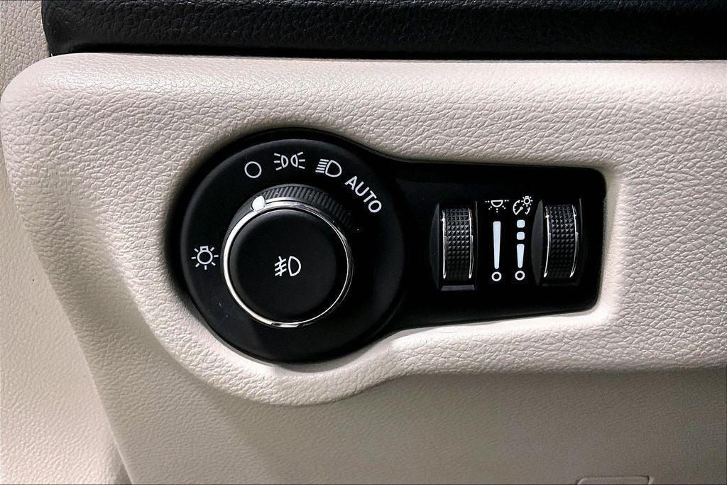 used 2022 Chrysler Pacifica car, priced at $31,000