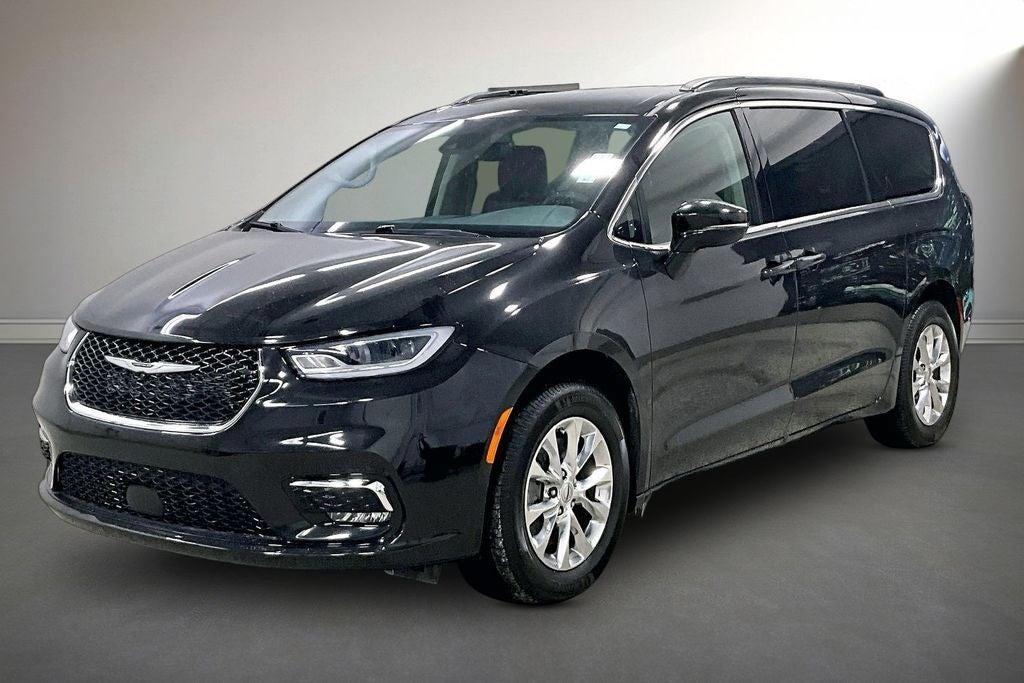 used 2022 Chrysler Pacifica car, priced at $31,000