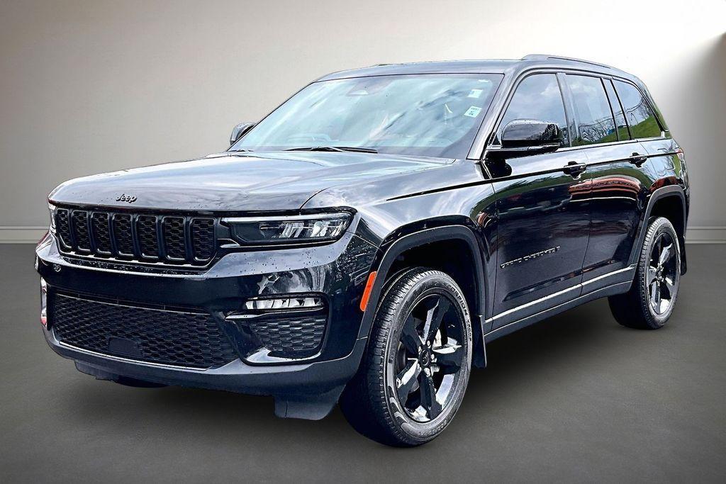 used 2024 Jeep Grand Cherokee car, priced at $35,900