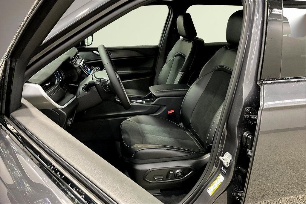 new 2025 Jeep Grand Cherokee L car, priced at $41,495