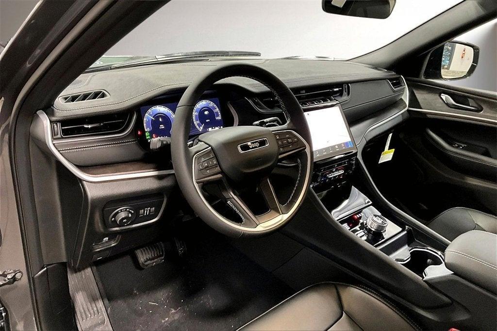 new 2025 Jeep Grand Cherokee car, priced at $45,900