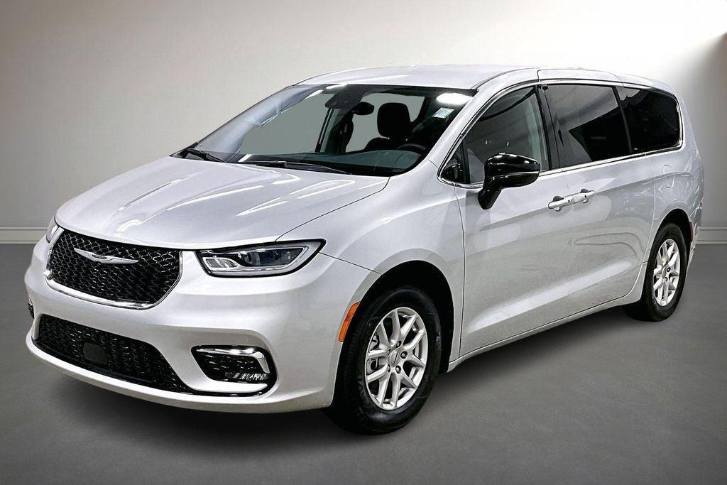used 2024 Chrysler Pacifica car, priced at $29,000