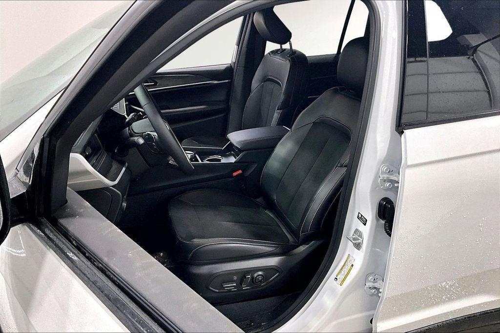 new 2026 Jeep Grand Cherokee car, priced at $43,995