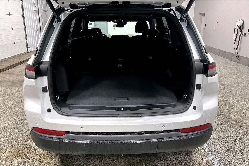 new 2026 Jeep Grand Cherokee car, priced at $43,995