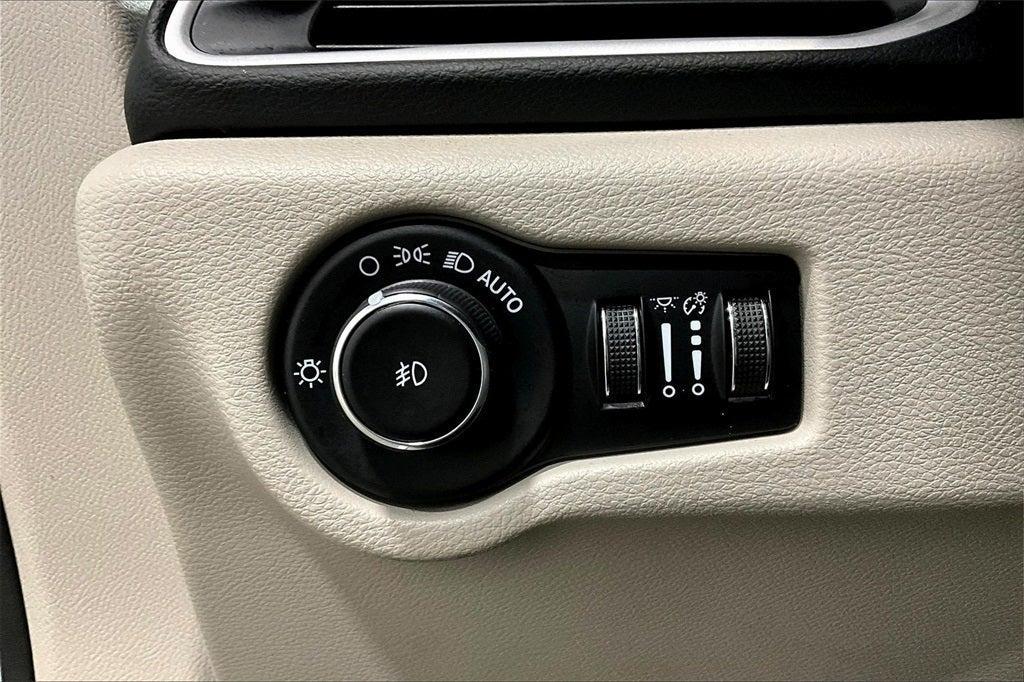 used 2023 Chrysler Pacifica car, priced at $25,900