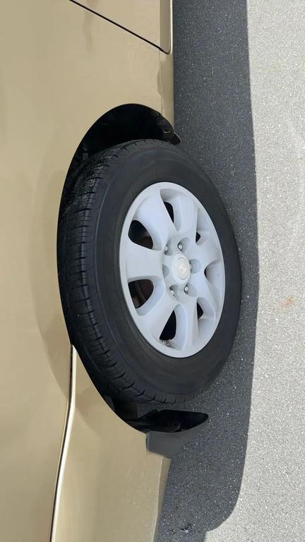 used 2007 Hyundai Entourage car, priced at $1,900