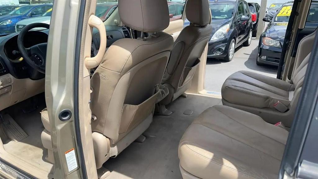 used 2007 Hyundai Entourage car, priced at $1,900