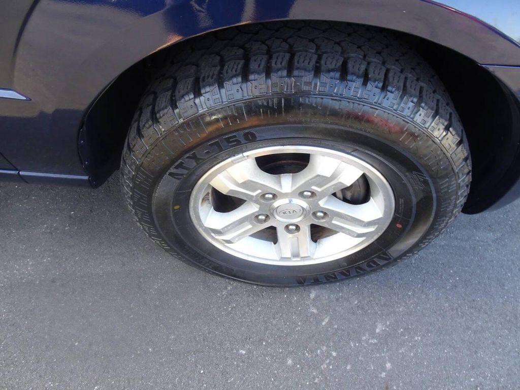 used 2009 Kia Sorento car, priced at $5,500