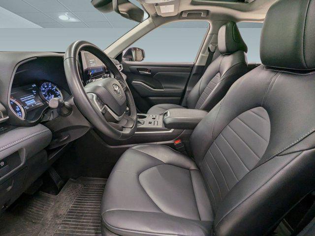 used 2025 Toyota Highlander car, priced at $40,897