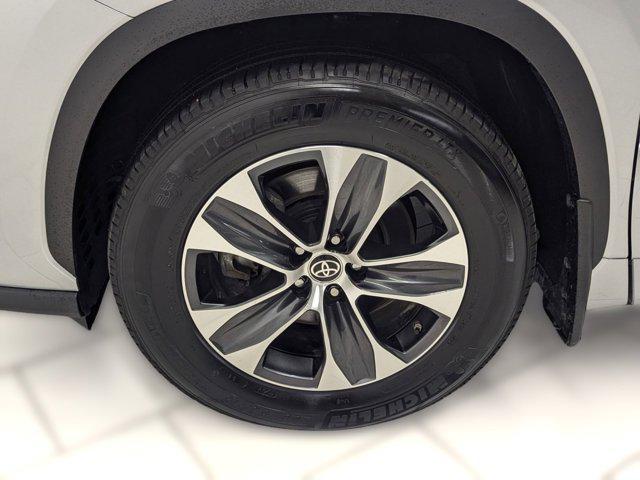 used 2025 Toyota Highlander car, priced at $40,897