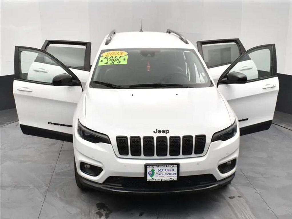 used 2023 Jeep Cherokee car, priced at $18,274