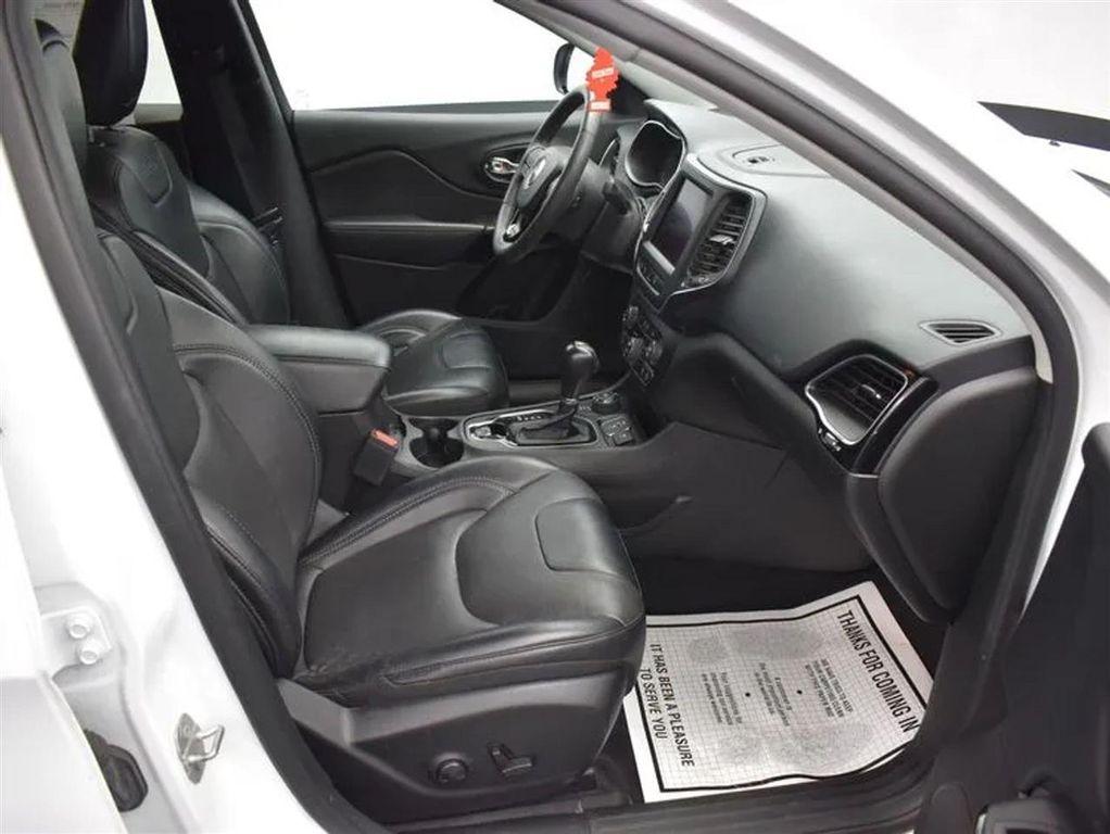 used 2023 Jeep Cherokee car, priced at $18,274