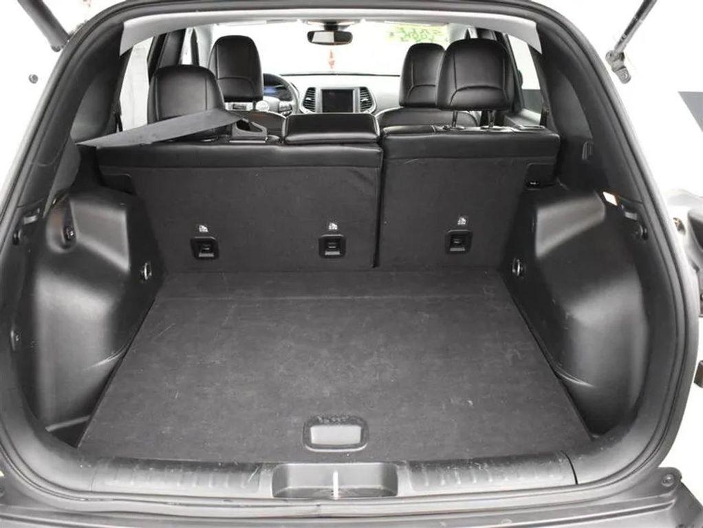 used 2023 Jeep Cherokee car, priced at $18,274