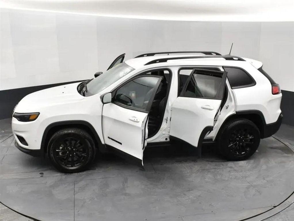 used 2023 Jeep Cherokee car, priced at $18,274
