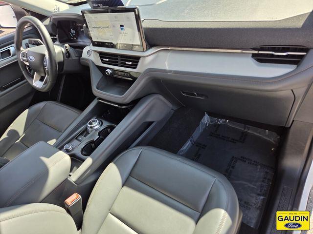 used 2025 Ford Explorer car, priced at $37,652